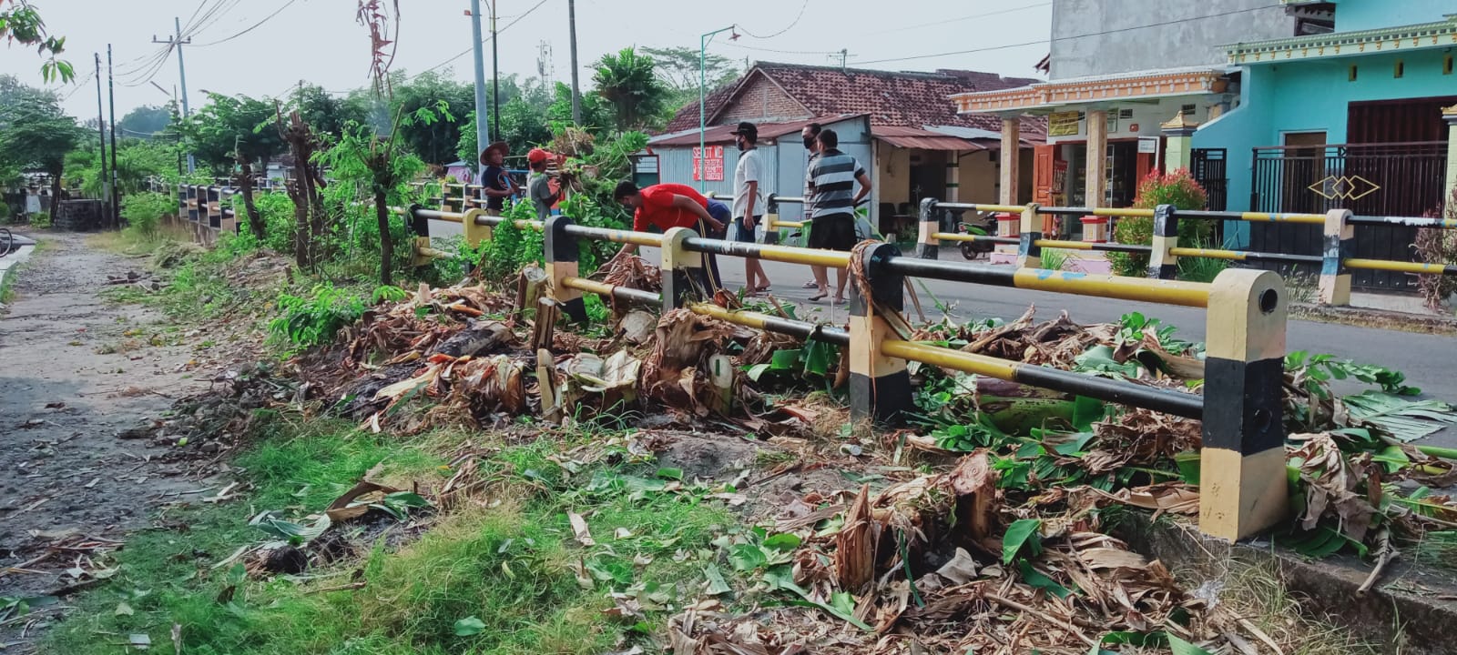 Peduli Kesehatan dan Keindahan, Warga Sogaten Gelar Kerja Bakti Lingkungan