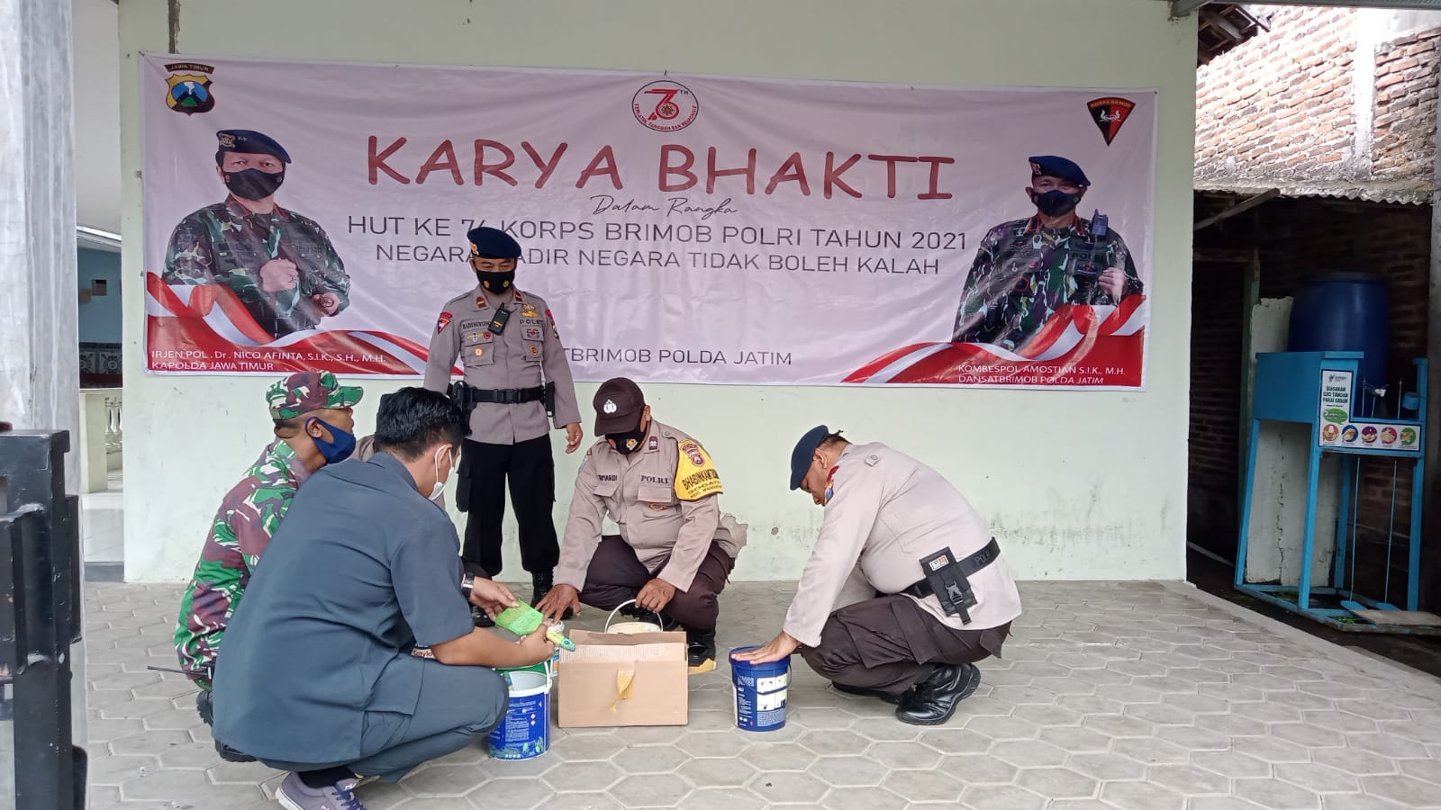 Sambut HUT Ke- 76,  Brimob Gelar Baksos Sasar Tempat Ibadah