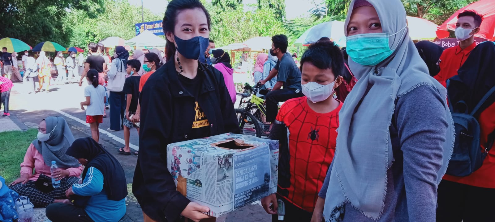 RELAWAN KOTA MADIUN TURUN JALAN GALANG DANA UNTUK KORBAN SEMERU