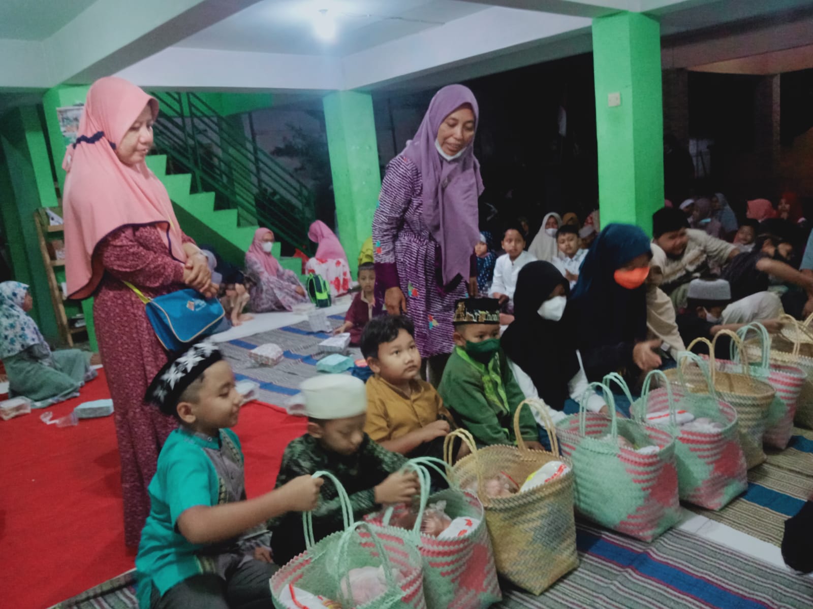 Peringati Bulan Muharram, Musholla Darul Iman Berikan Santunan Untuk Anak Yatim.